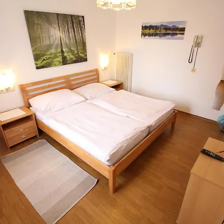 Πανσιόν Cprooms24 Miesenbach (Lower Austria)