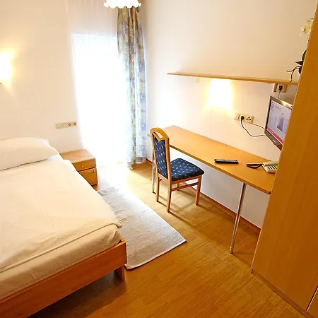 Cprooms24 * Miesenbach (Lower Austria)